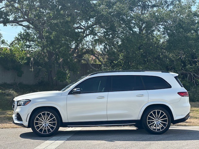 Vehicle image 8 of 21