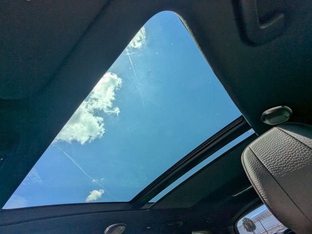 Vehicle image 26 of 29