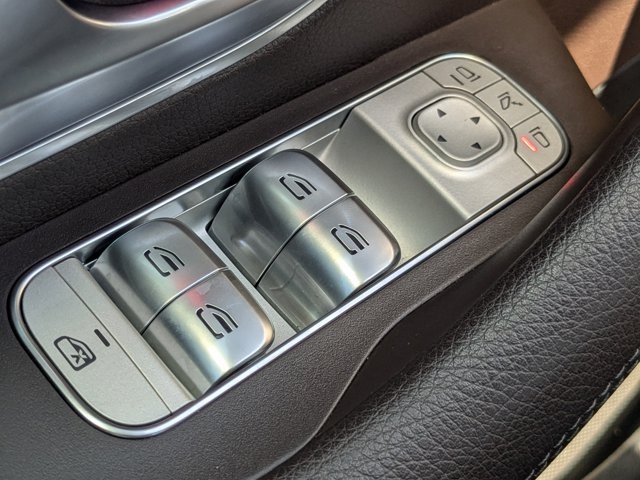 Vehicle image 24 of 29