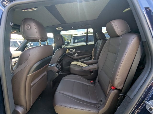 Vehicle image 11 of 29
