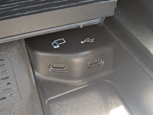 Vehicle image 25 of 29