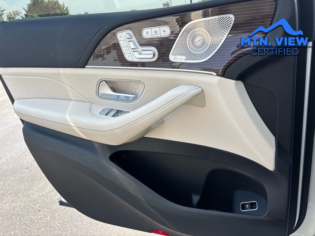 Vehicle image 15 of 32