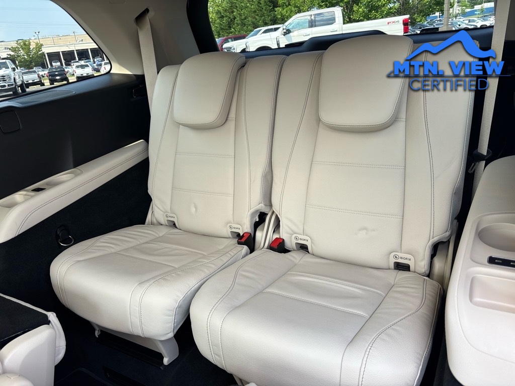Vehicle image 21 of 32