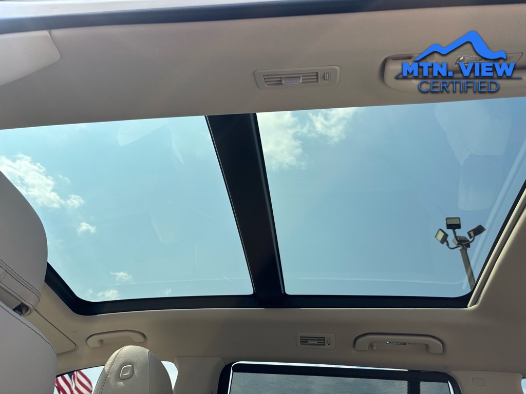 Vehicle image 24 of 32