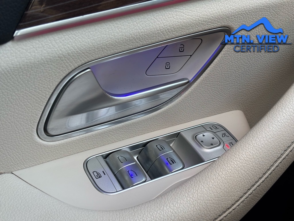 Vehicle image 16 of 32
