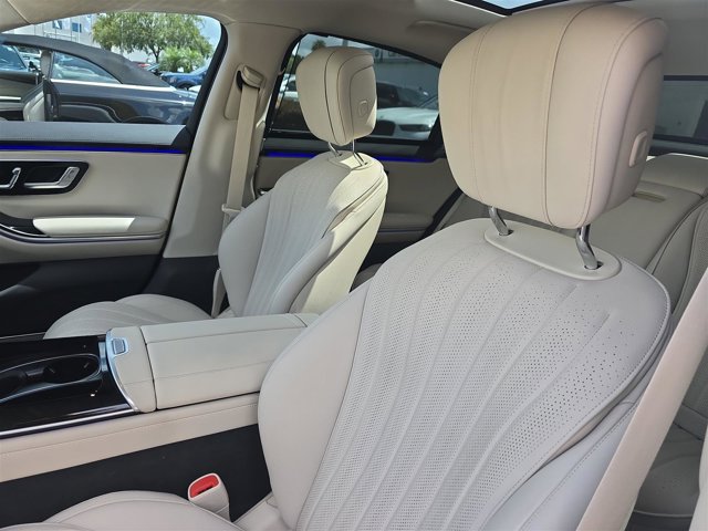Vehicle image 10 of 28