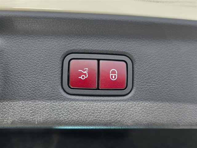 Vehicle image 23 of 28
