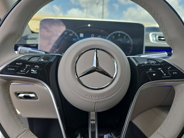 Vehicle image 26 of 28