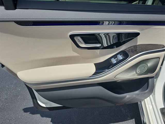 Vehicle image 19 of 28
