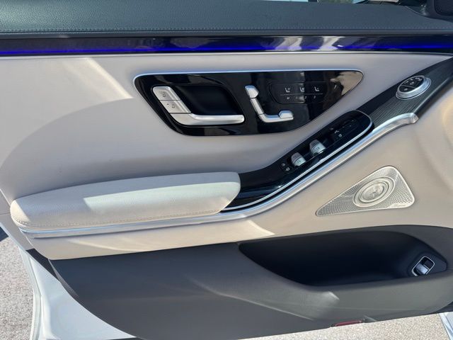 Vehicle image 9 of 14