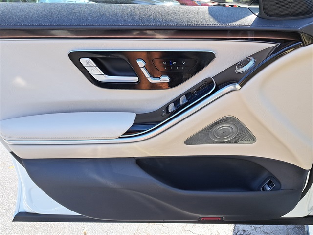 Vehicle image 24 of 30