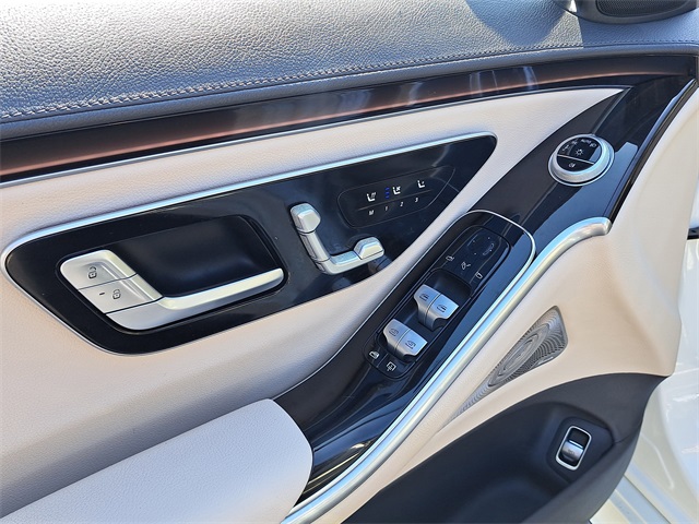 Vehicle image 25 of 30