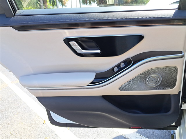 Vehicle image 23 of 30