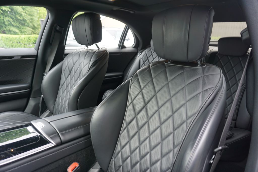 Vehicle image 10 of 13