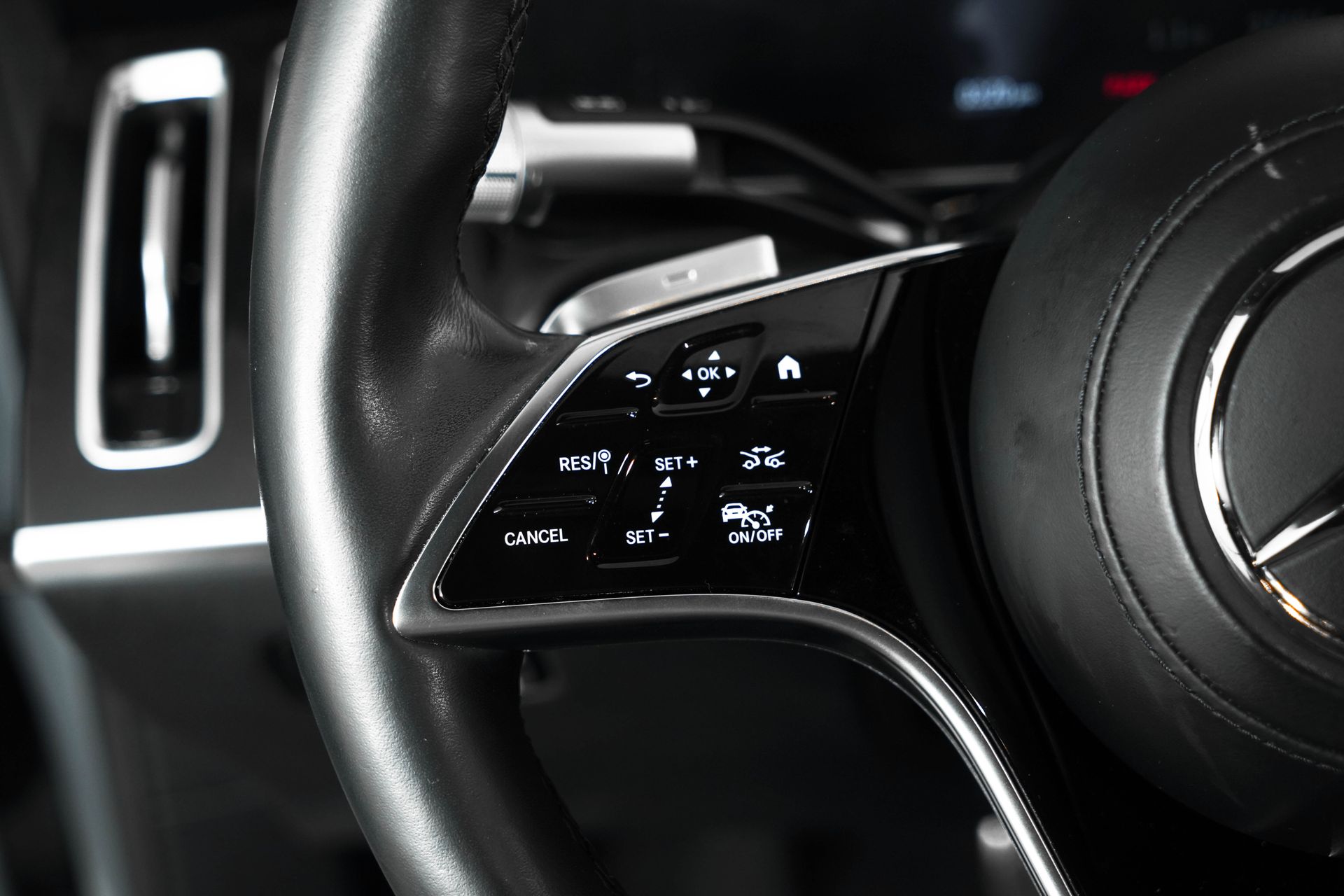 Vehicle image 37 of 40