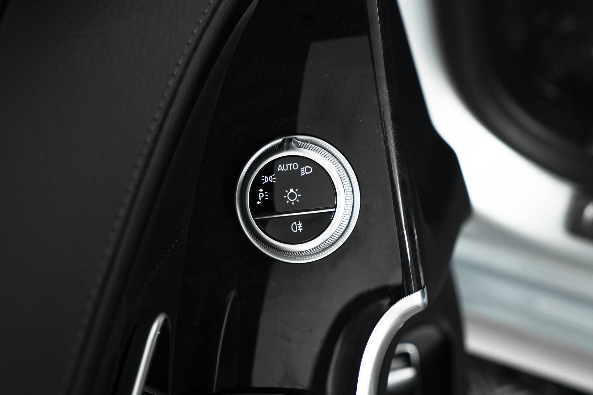 Vehicle image 34 of 40