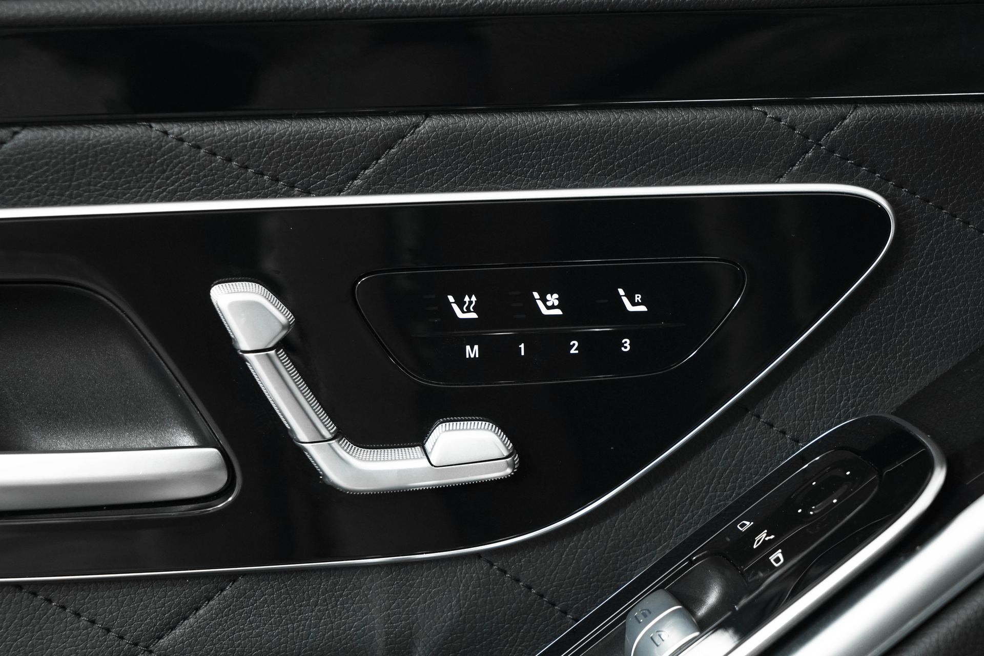 Vehicle image 31 of 40