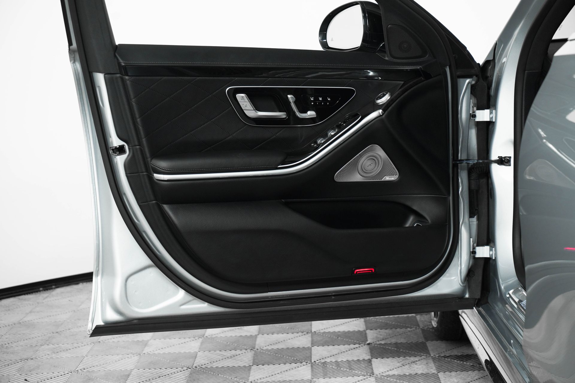 Vehicle image 29 of 40
