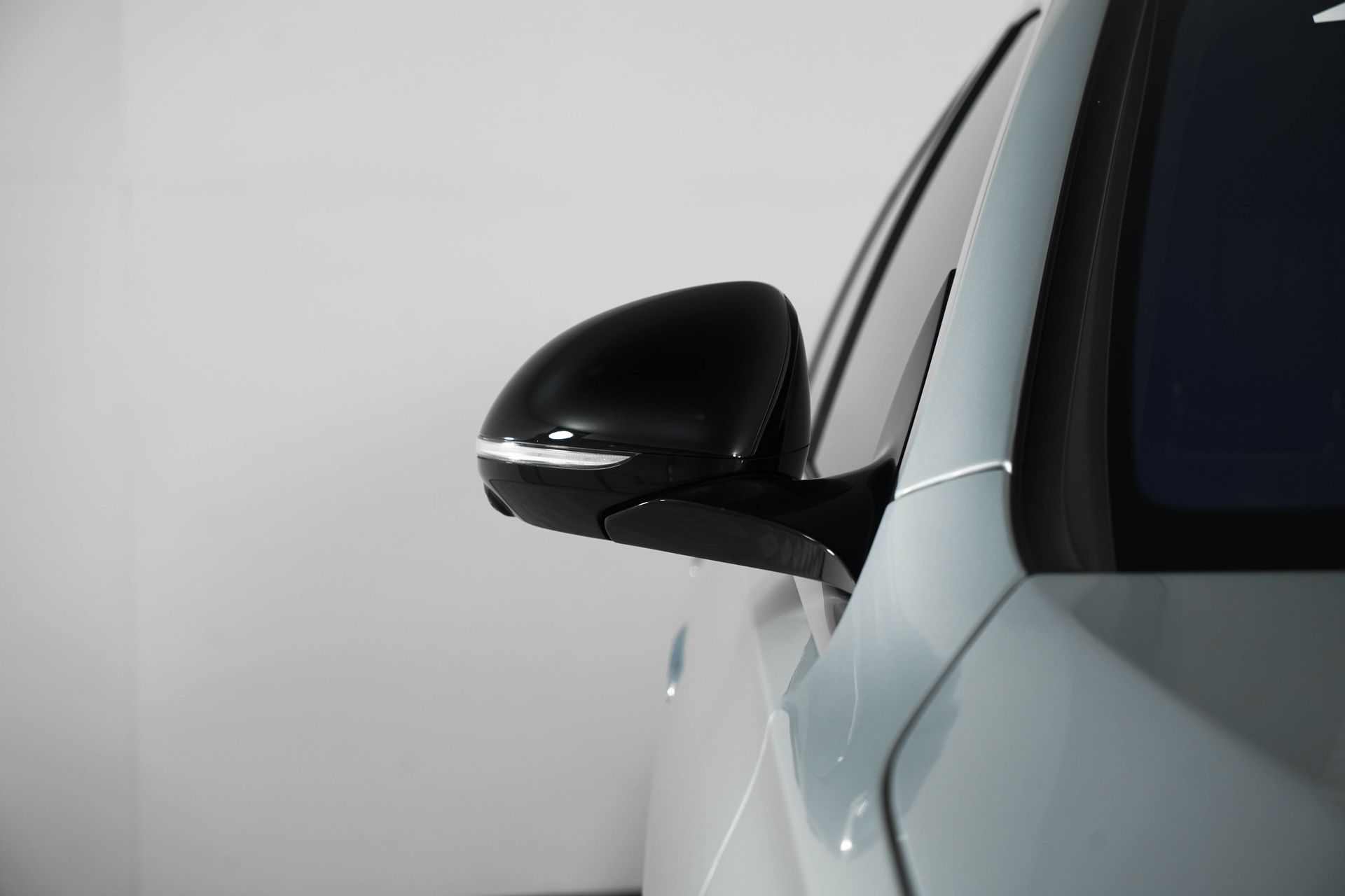 Vehicle image 36 of 40