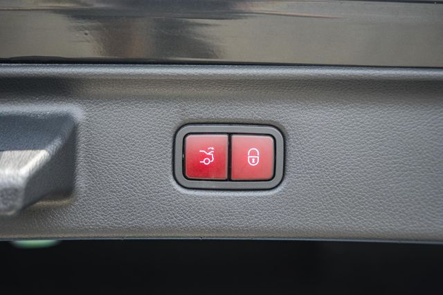 Vehicle image 11 of 46