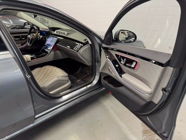 Vehicle image 33 of 38