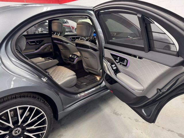 Vehicle image 28 of 38