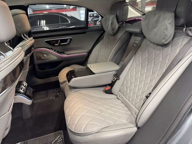 Vehicle image 23 of 38
