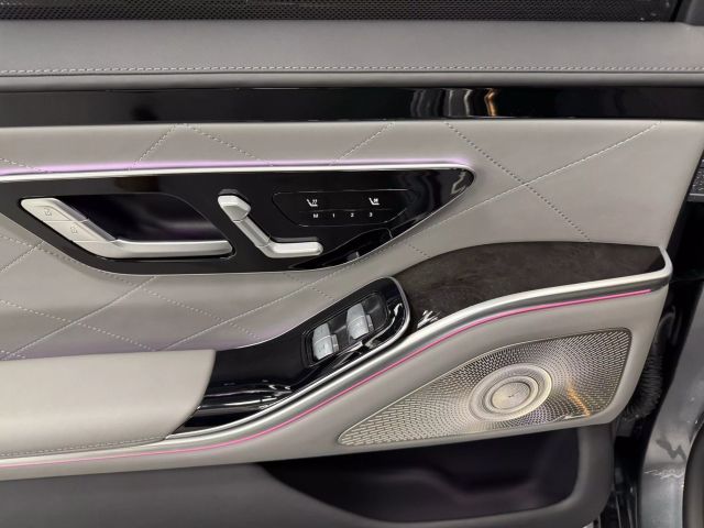 Vehicle image 25 of 38