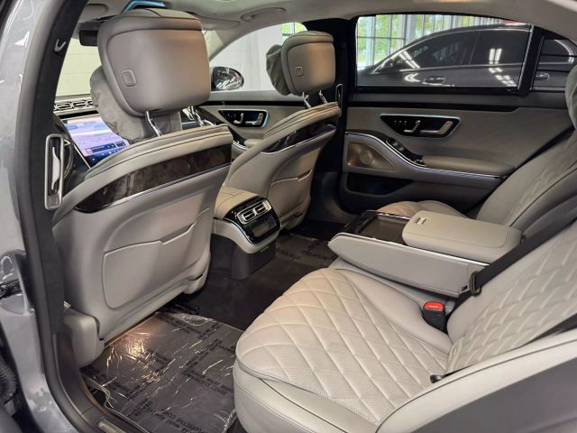 Vehicle image 21 of 38