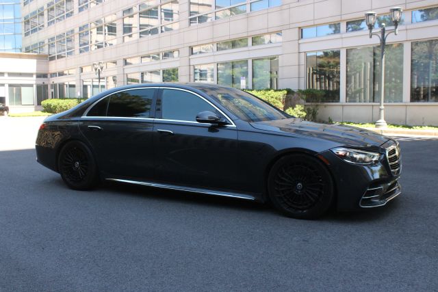 2022 Mercedes-Benz S-Class 580 Image 3 of 38