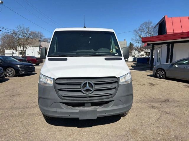 2022 Mercedes-Benz Sprinter Cargo Image 2 of 14