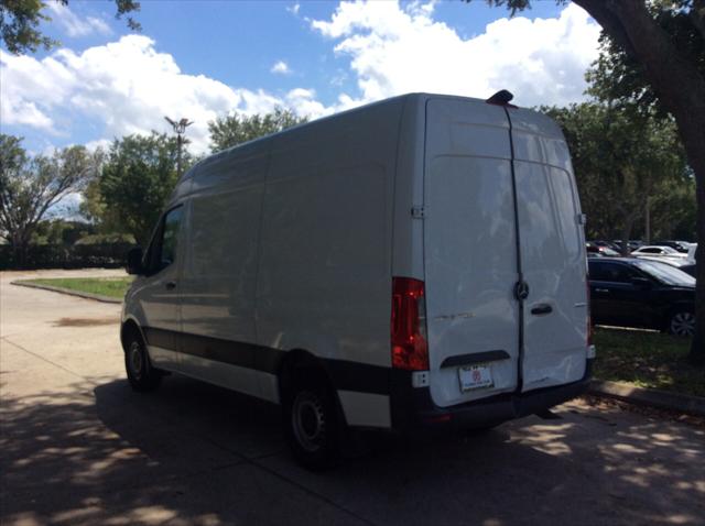 Vehicle image 6 of 27