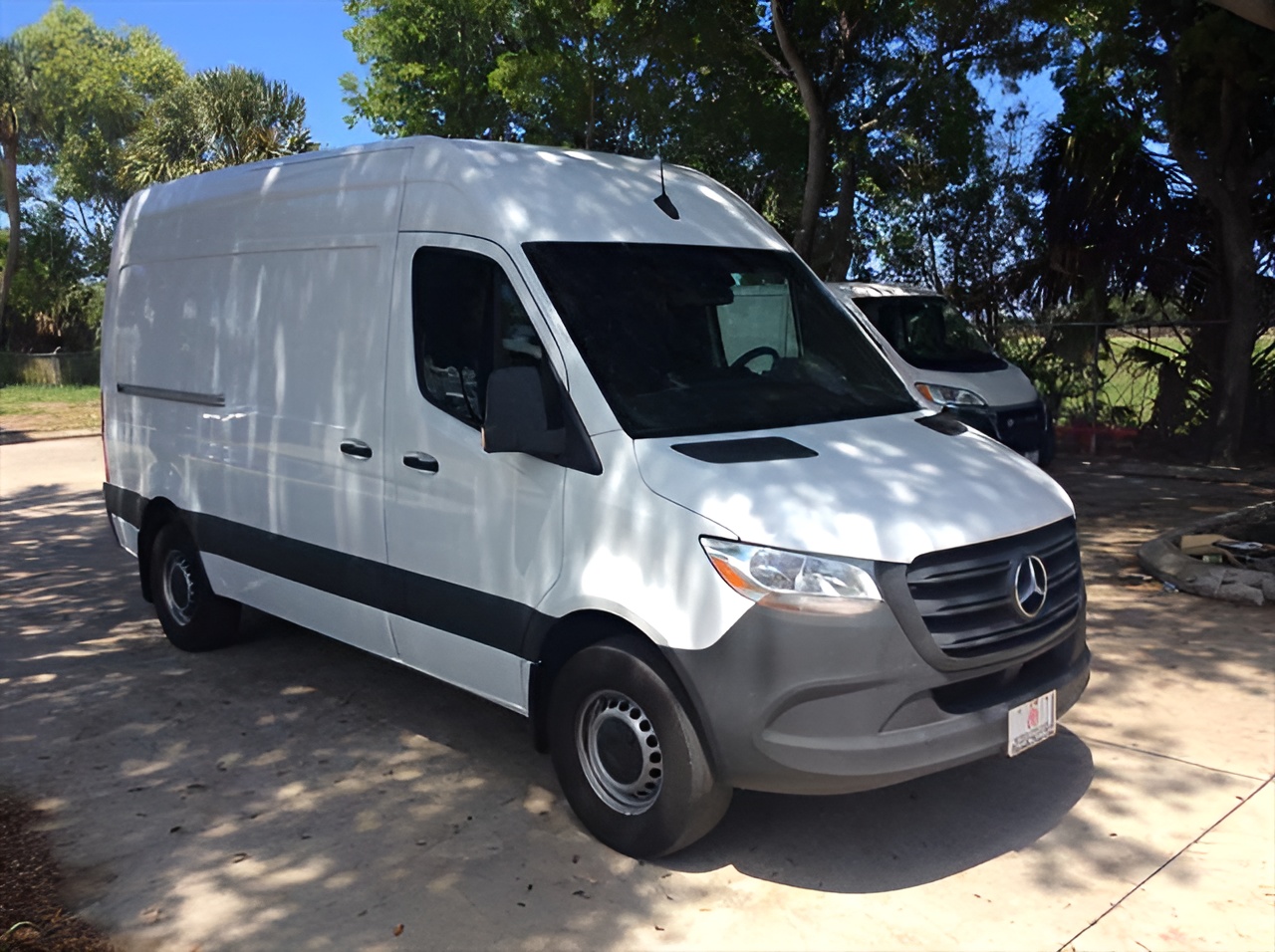 Vehicle image 24 of 27