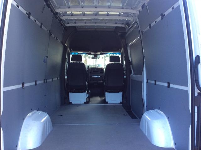 Vehicle image 14 of 27