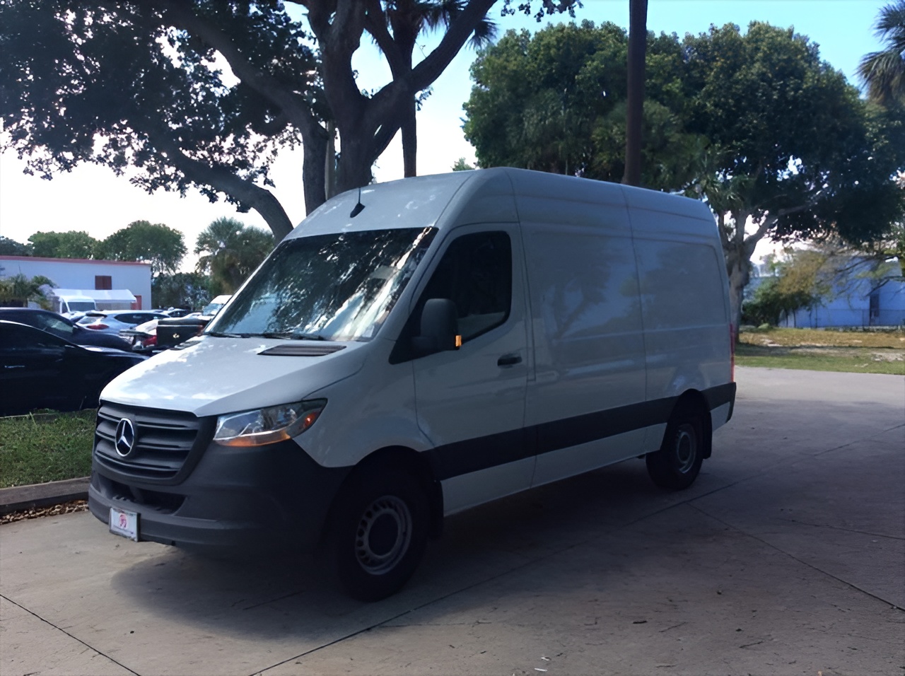 Vehicle image 23 of 27