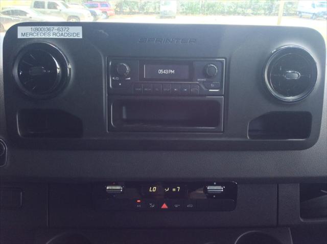 Vehicle image 18 of 27