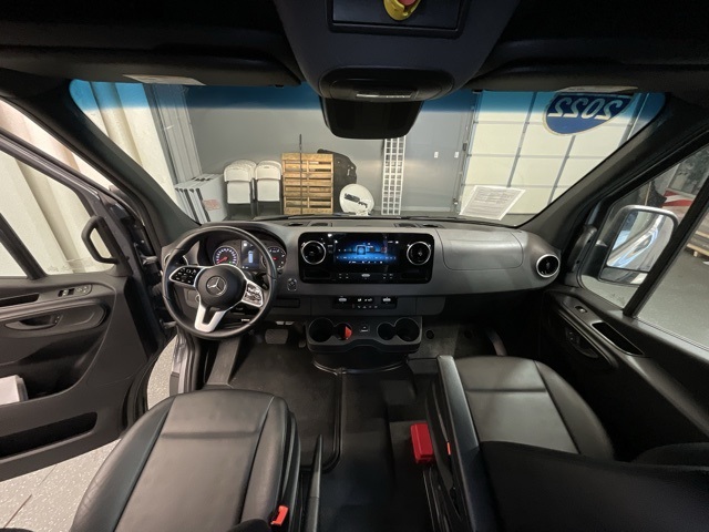 Vehicle image 16 of 42