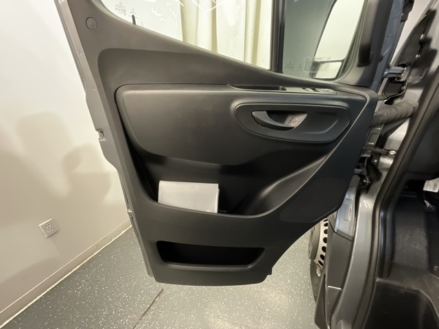 Vehicle image 9 of 42