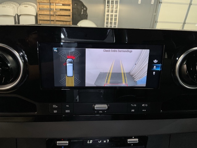 Vehicle image 19 of 42