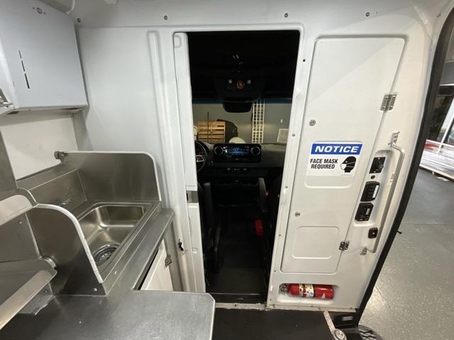 Vehicle image 41 of 42