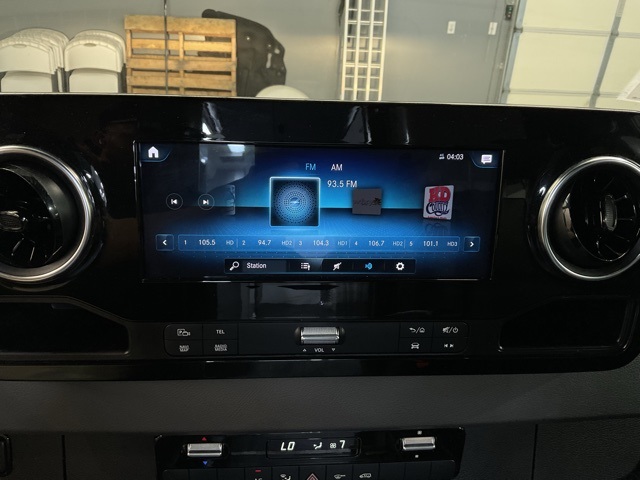 Vehicle image 18 of 42