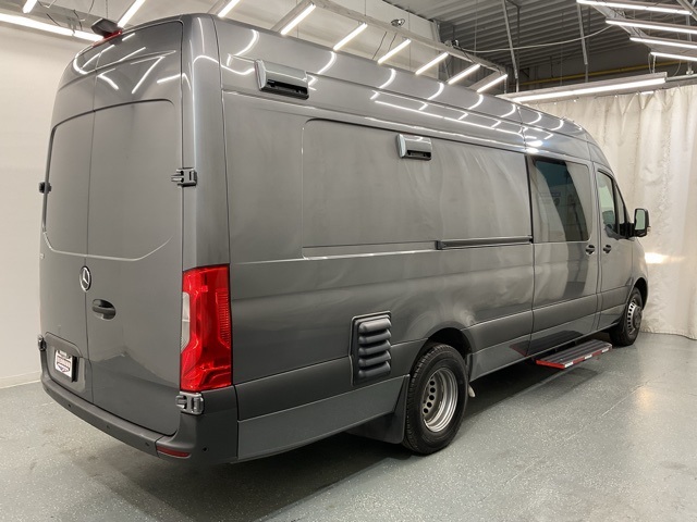 Vehicle image 6 of 42