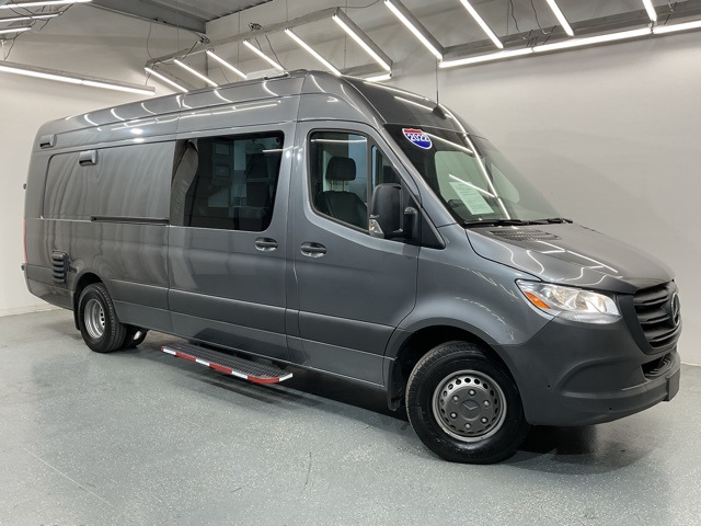 Vehicle image 5 of 42