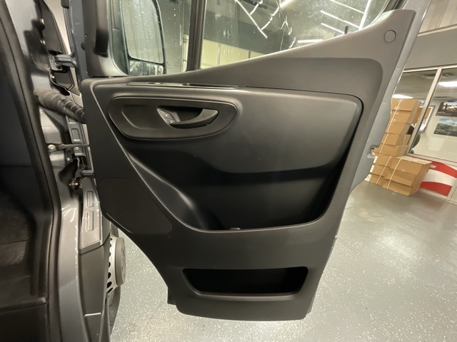 Vehicle image 22 of 42