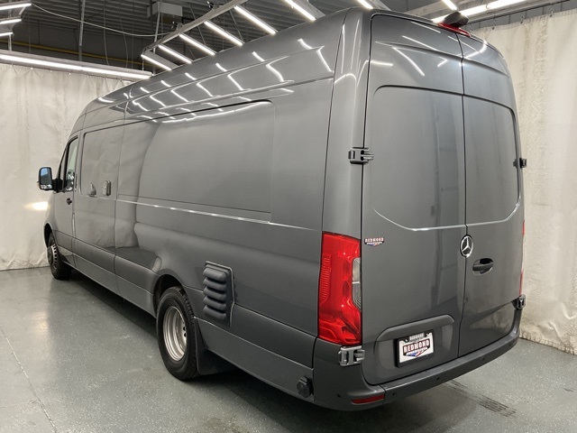 Vehicle image 7 of 42