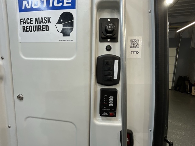 Vehicle image 26 of 42