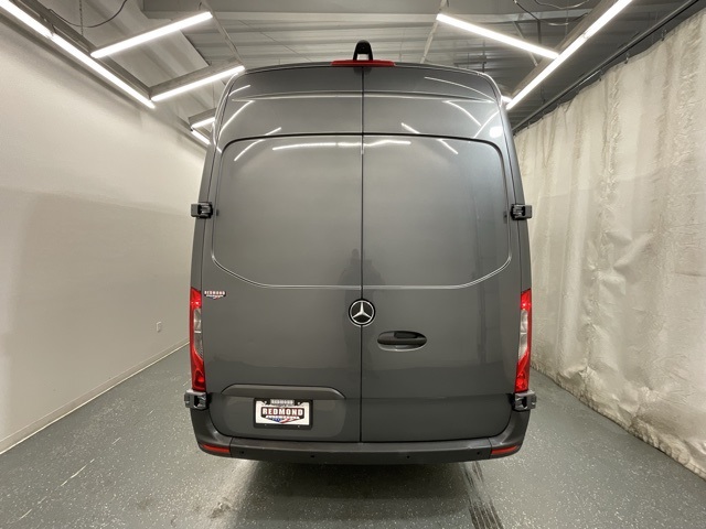 Vehicle image 8 of 42