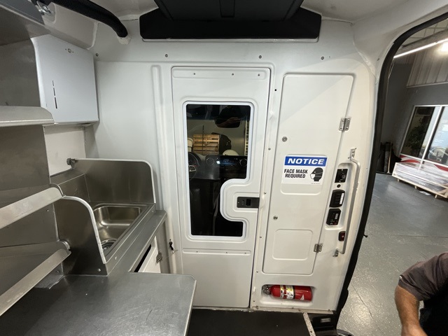 Vehicle image 40 of 42
