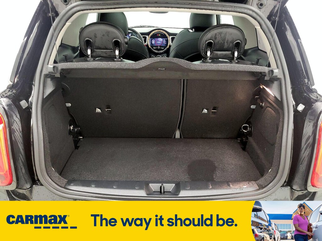 Vehicle image 9 of 30