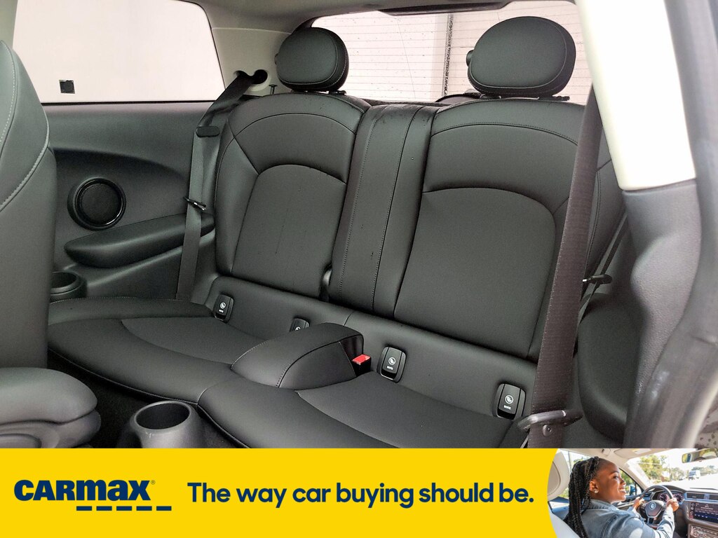 Vehicle image 11 of 30